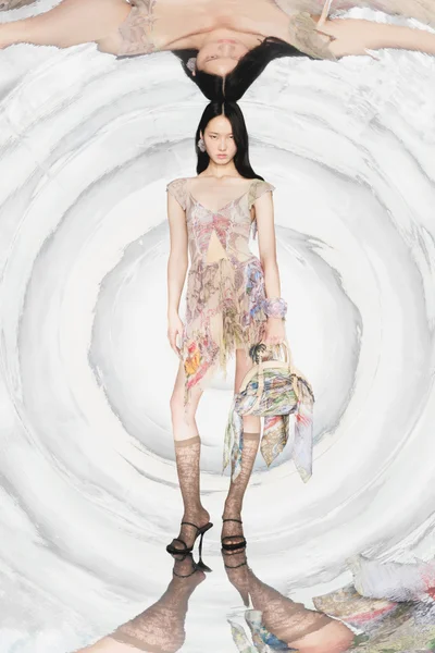 Look 16
